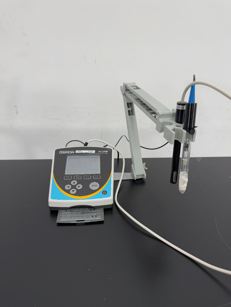 Image of Oakton PC 2700 pH/mV/Conductivity/C/F Meter